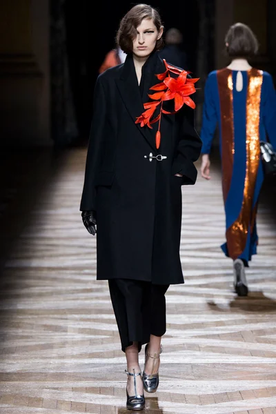 Look 25